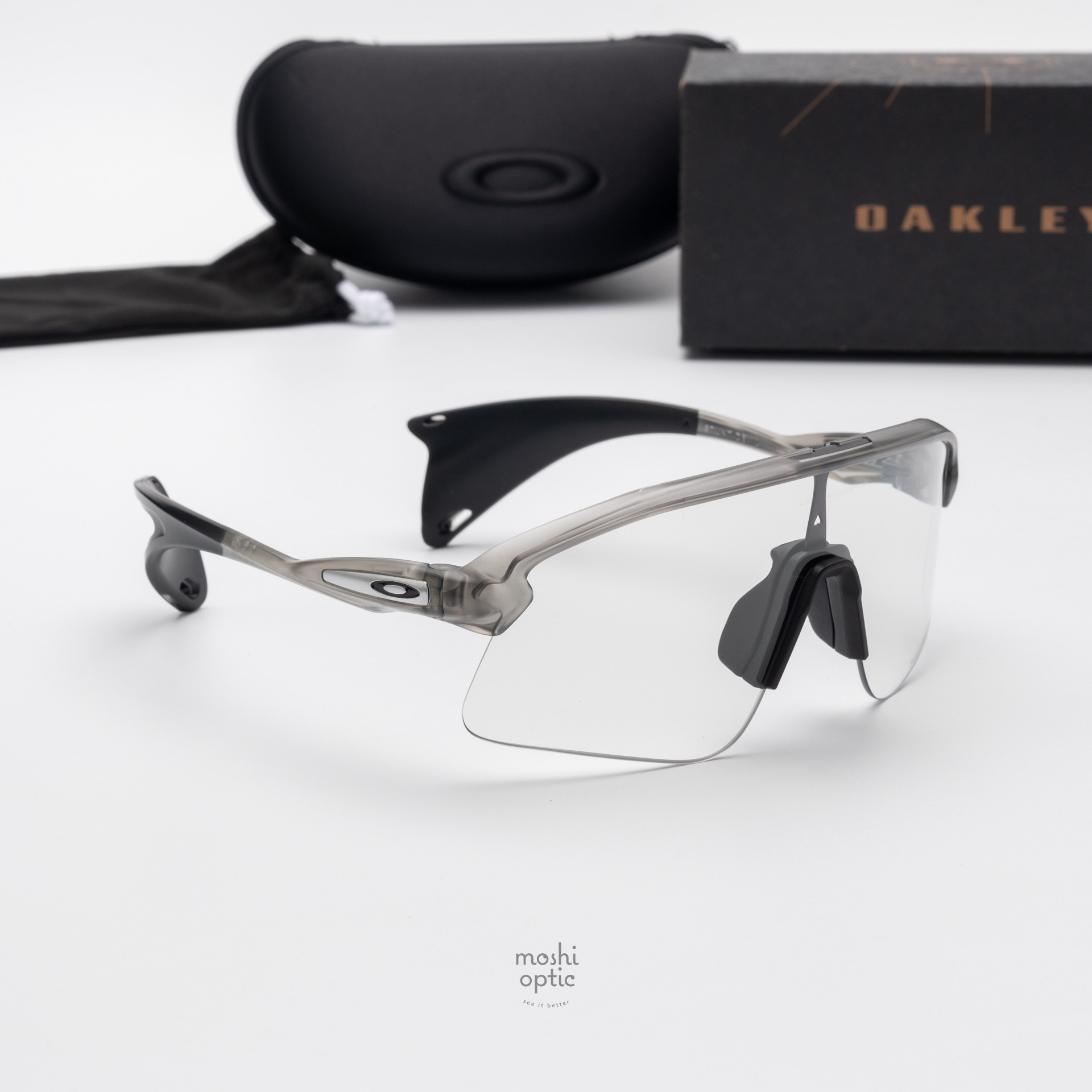 OAKLEY STUNT DEVIL OO9517-08 Grey Ink Clear to Black Iridium Photochromic