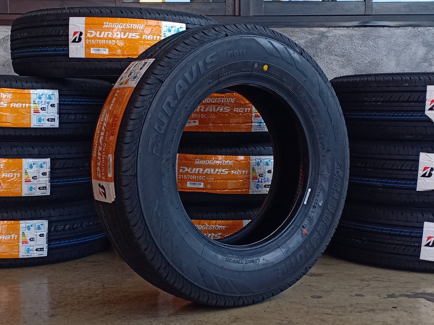 ยางกระบะ BRIDGESTONE R611 215/70R16 108S (ปี19)
