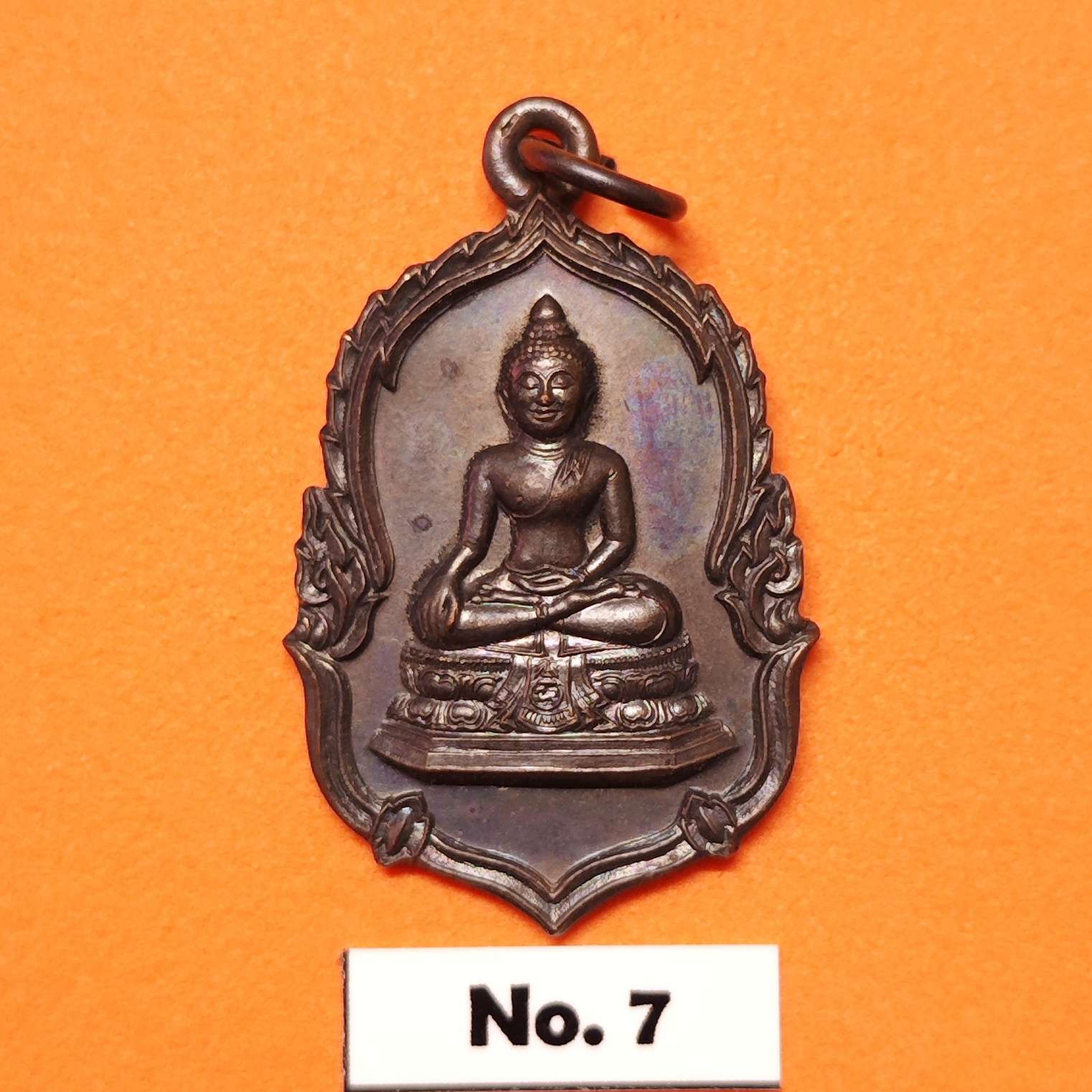 เหรียญ สิงห์หนึ่ง สิงห์ดำ สมาคมนิสิตเก่ารัฐศาสตร์จุฬาลงกรณ์มหาวิทยาลัย พิธีมหาพุทธาภิเษก ณ วัดพระศรีรัตนศาสดาราม ในพระบรมมหาราชวัง ปี 2539 เนื้อทองแดง สูงรวมห่วง 3.5 เซน