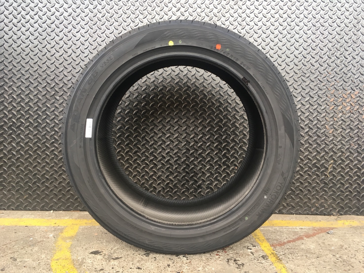 YOKOHAMA ADVAN DB V552 235-45-18 เส้น 5800 ปี18 ปกติ 7500