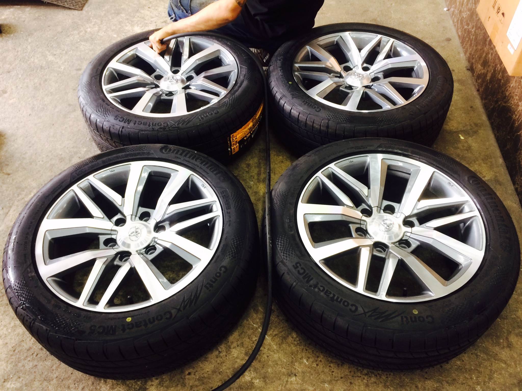 ล้อใหม่แกะกล่อง สำหรับ TOYOTA FORTUNER