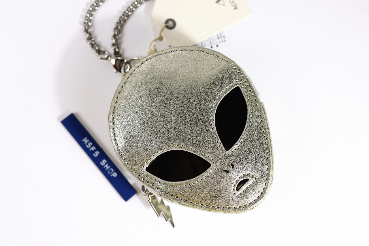 [Vintage] กระเป๋าเอเลี่ยนสีเงิน - Accommode XB612 Alien Silver Pouch, Bag Charm