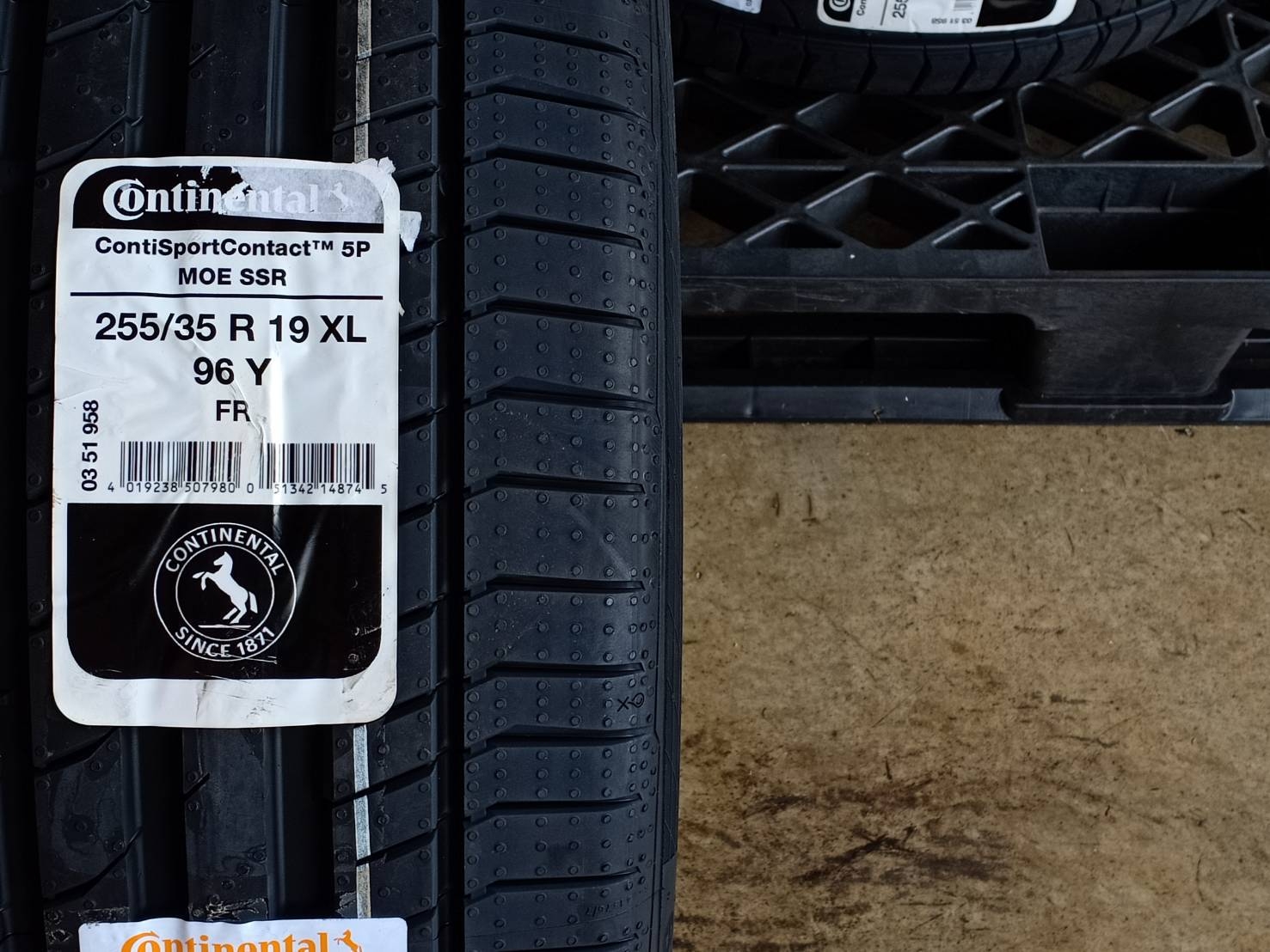 CONTINENTAL CONTACT5P MOE SSR ยาง (RUNFLAT) 255/35R19 ปี20 MADE IN GERMANY