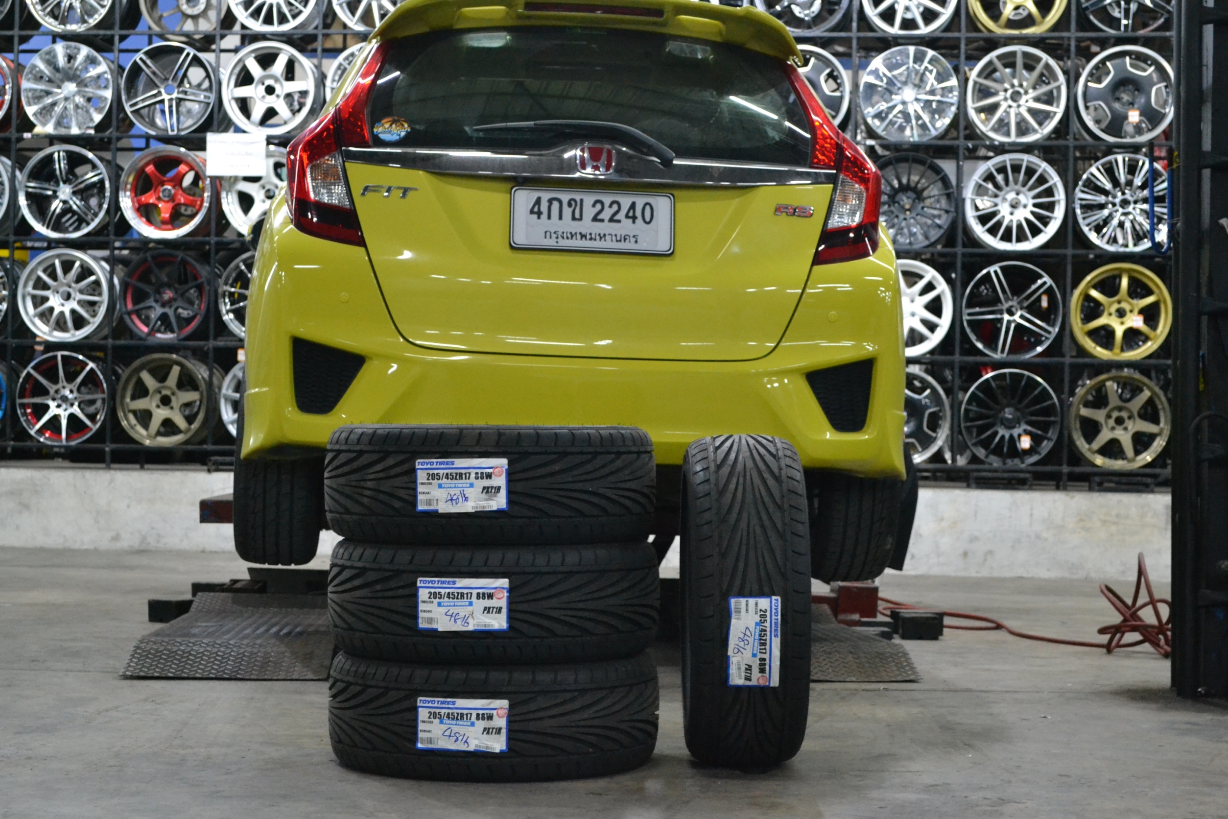TOYO T1R 205W45S17 เส้น 2500 ปกติ4000