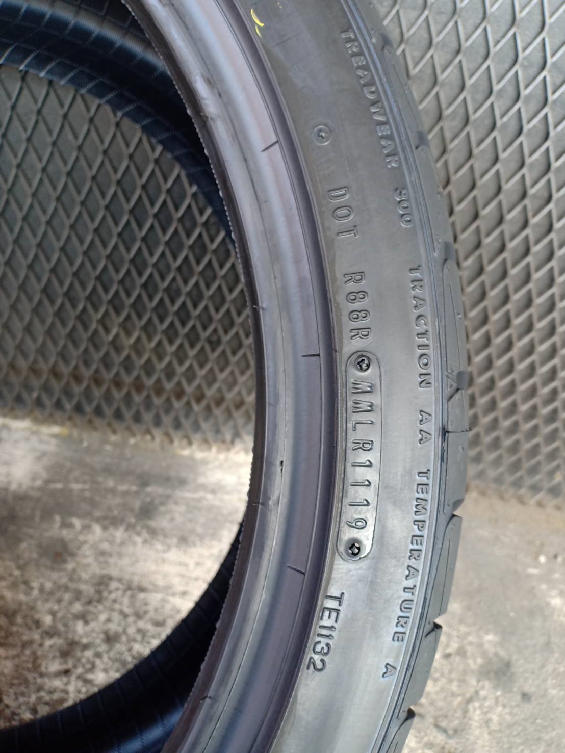 FALKEN FK452 285/30-20 ยางใหม่ปี19 ราคาถูก