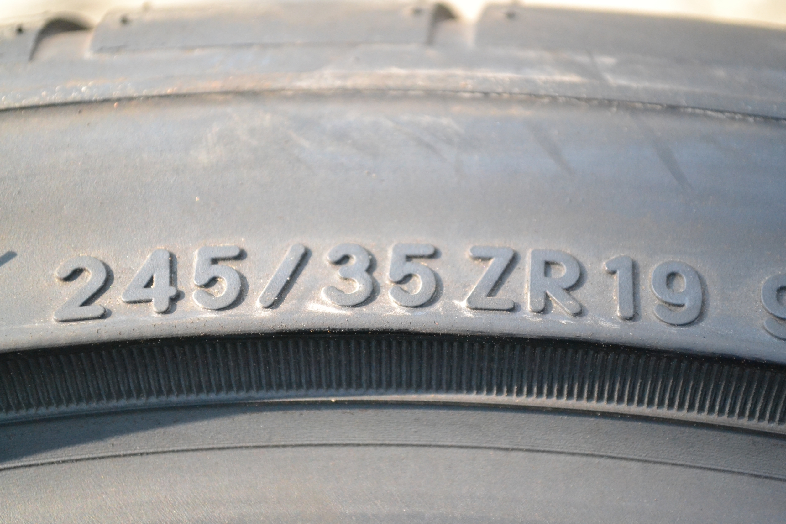 NITTO NT555 245/35-19 เส้น 3500 ปกติ 7500 บาท