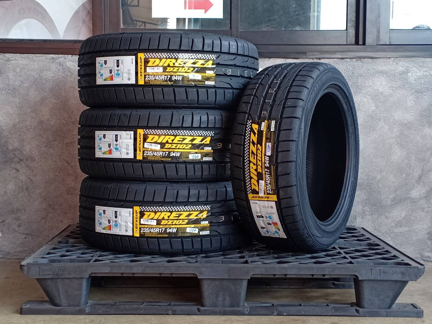 DUNLOP 235/45R17 DIREZZA DZ102 94W MADE IN THAILAND