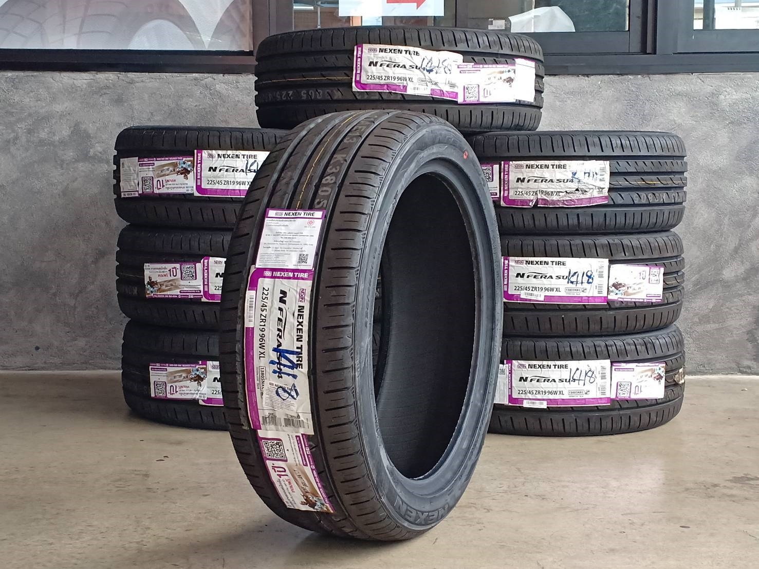 NEXEN NFERA SU4 225/45-19 เส้น 2500 ปกติ 6500 ปี 17