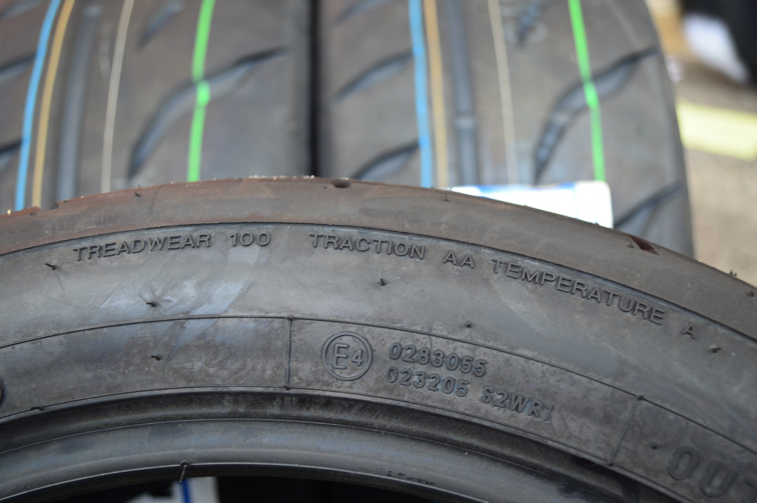 TOYO R888R 295/30R18