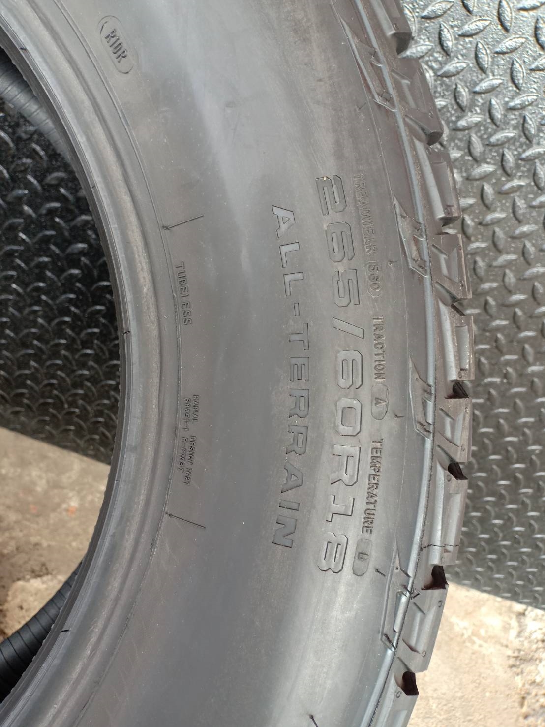 ยางใหม่ MICKEY THOMPSON 265/60-18 ราคาส่ง