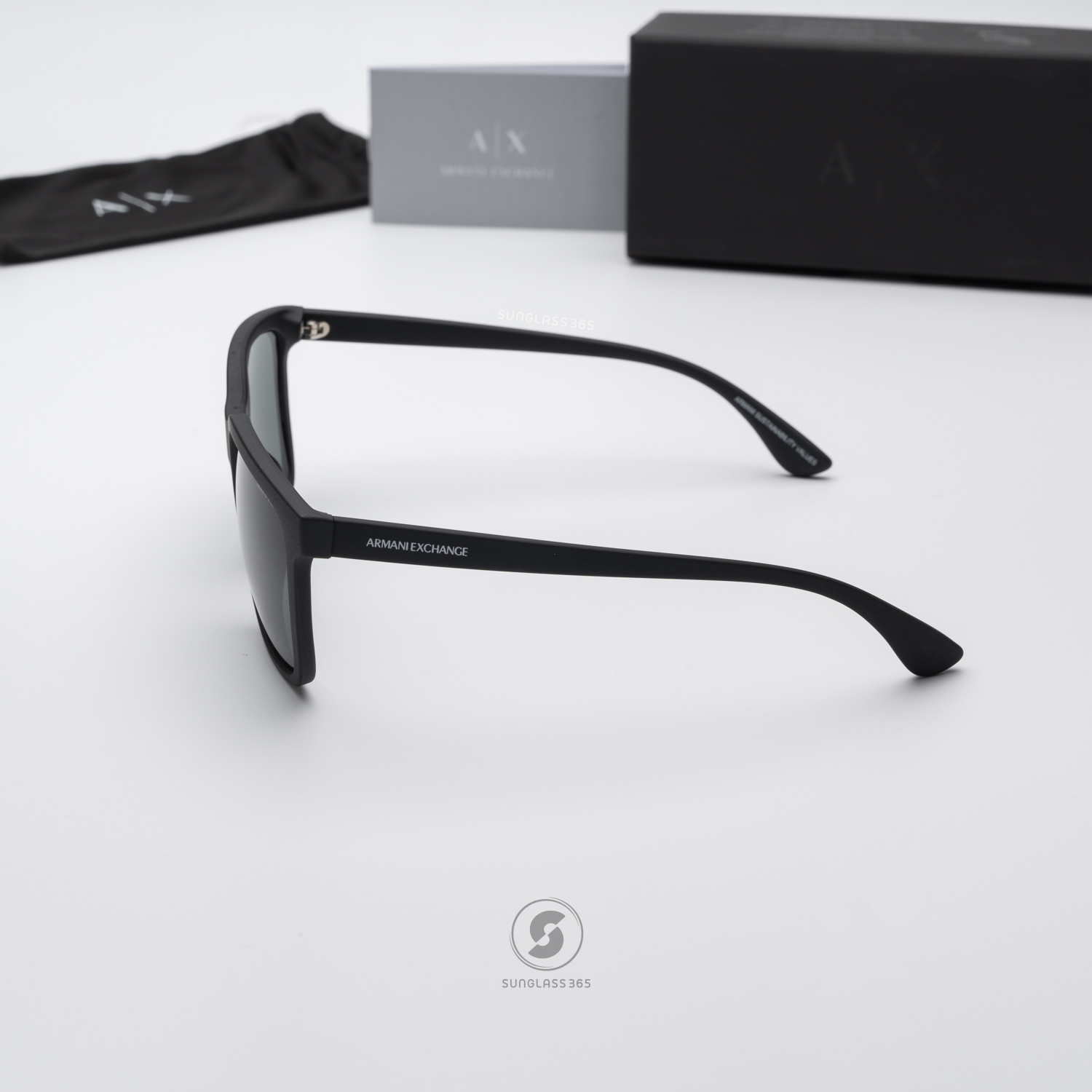 แว่นกันแดด Armani Exchange AX4112SU 807871