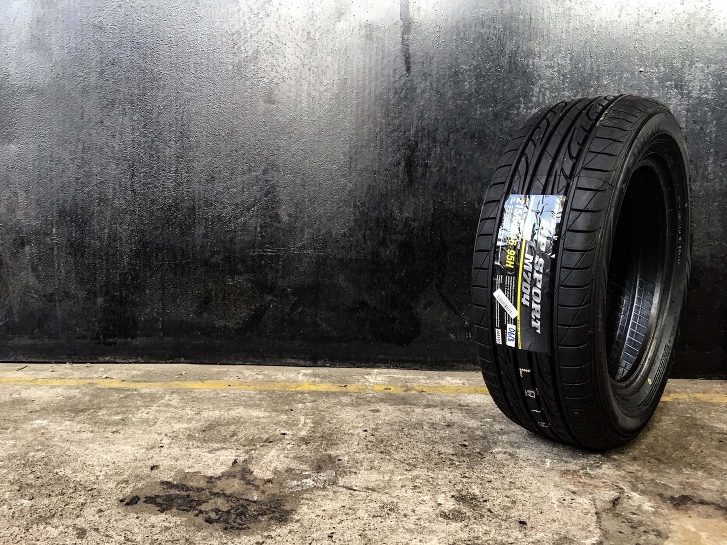 DUNLOP LM704 215w60s16 ปี18 ซื้อ2แถม2