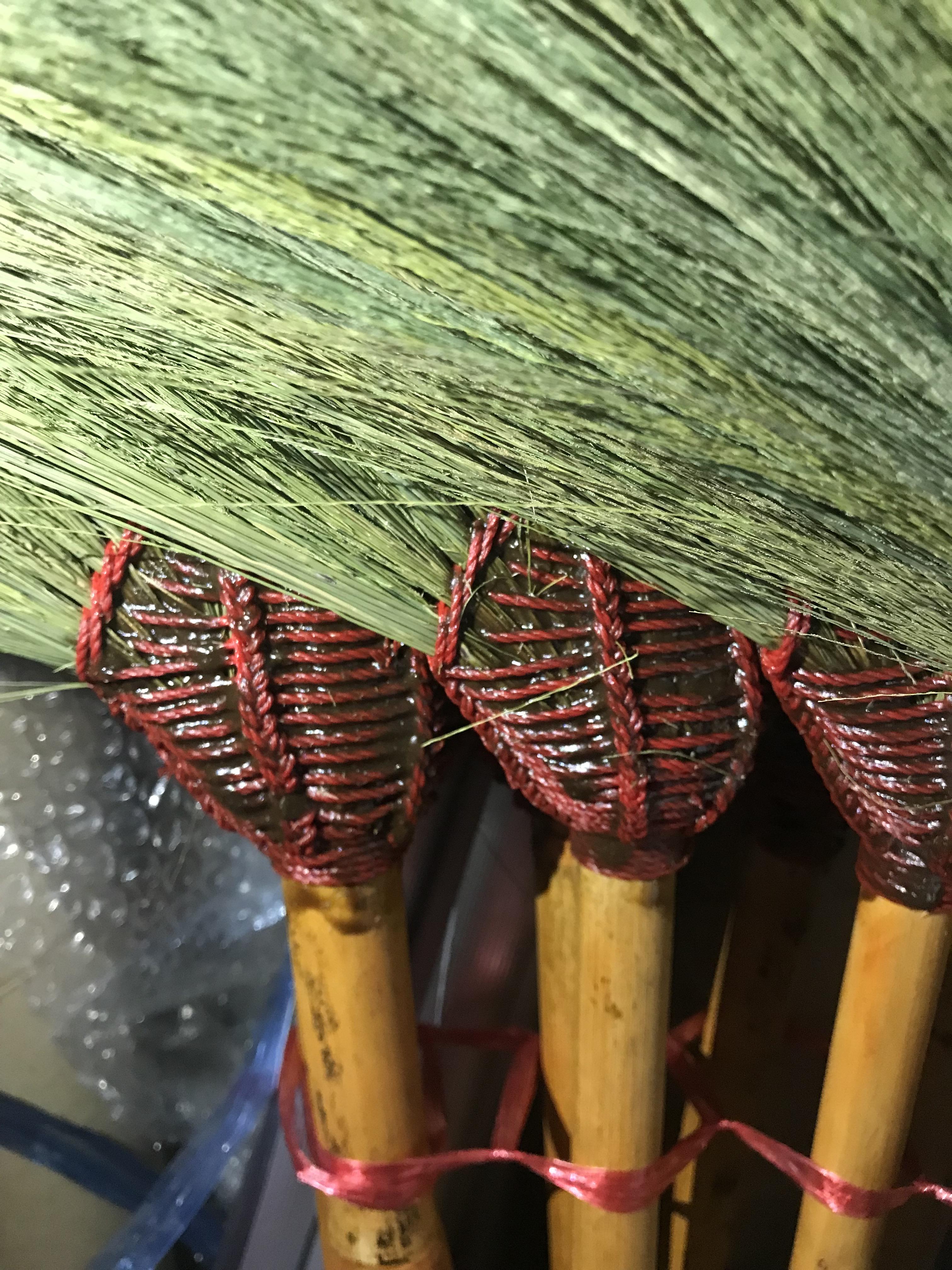 ไม้กวาดดอกหญ้า (ด้ามไม้)