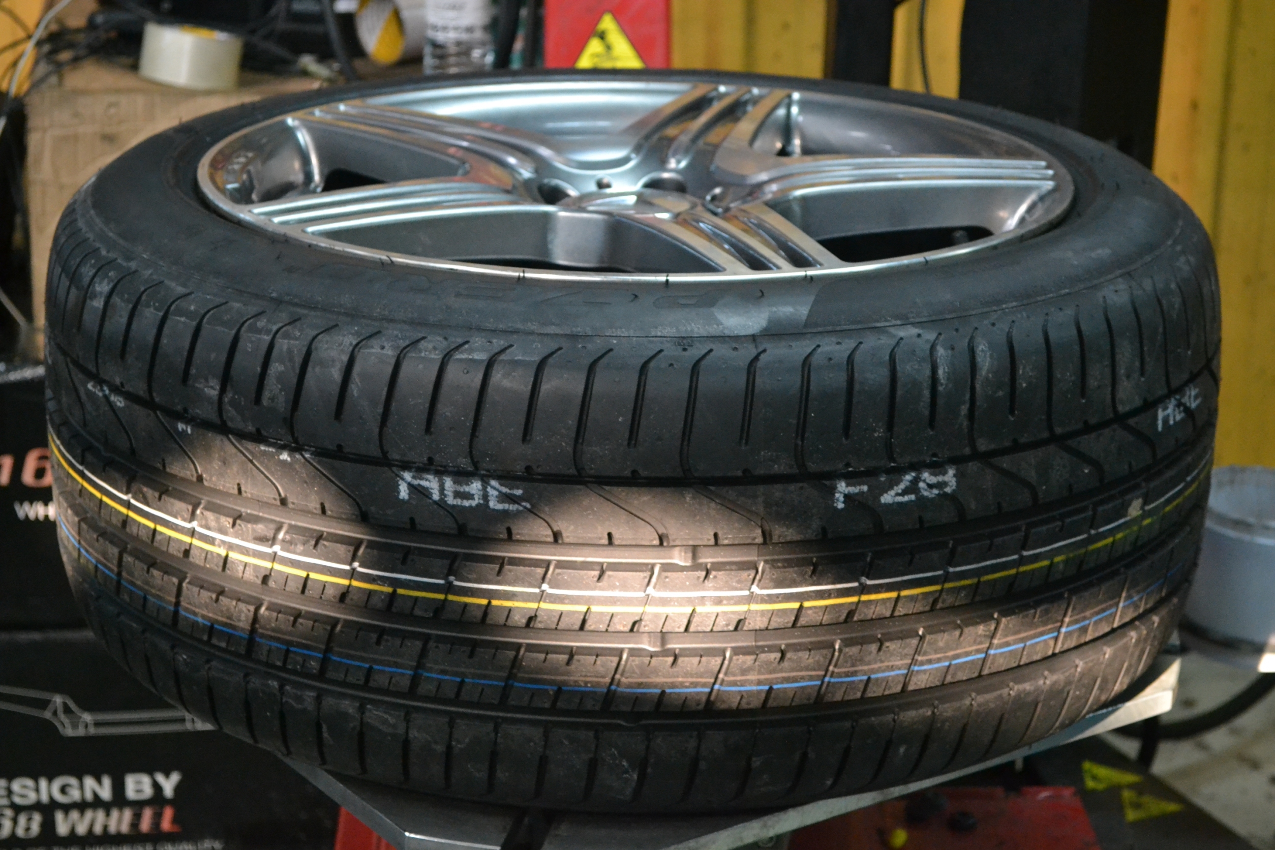 ยางใหม่ค้างปี ลดราคาเกินคุ้ม PIRELLI PZERO RFT 275/40-19 ราคาพิเศษ
