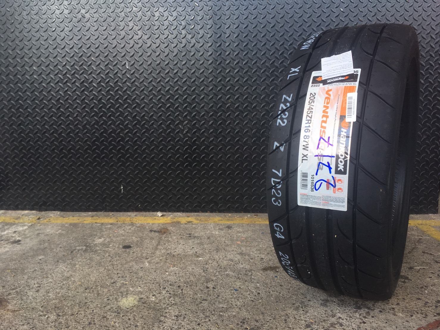 ยางเข้ามาใหม่ HANKOOK RS3 205/45-16 ปี17 ราคาถูก