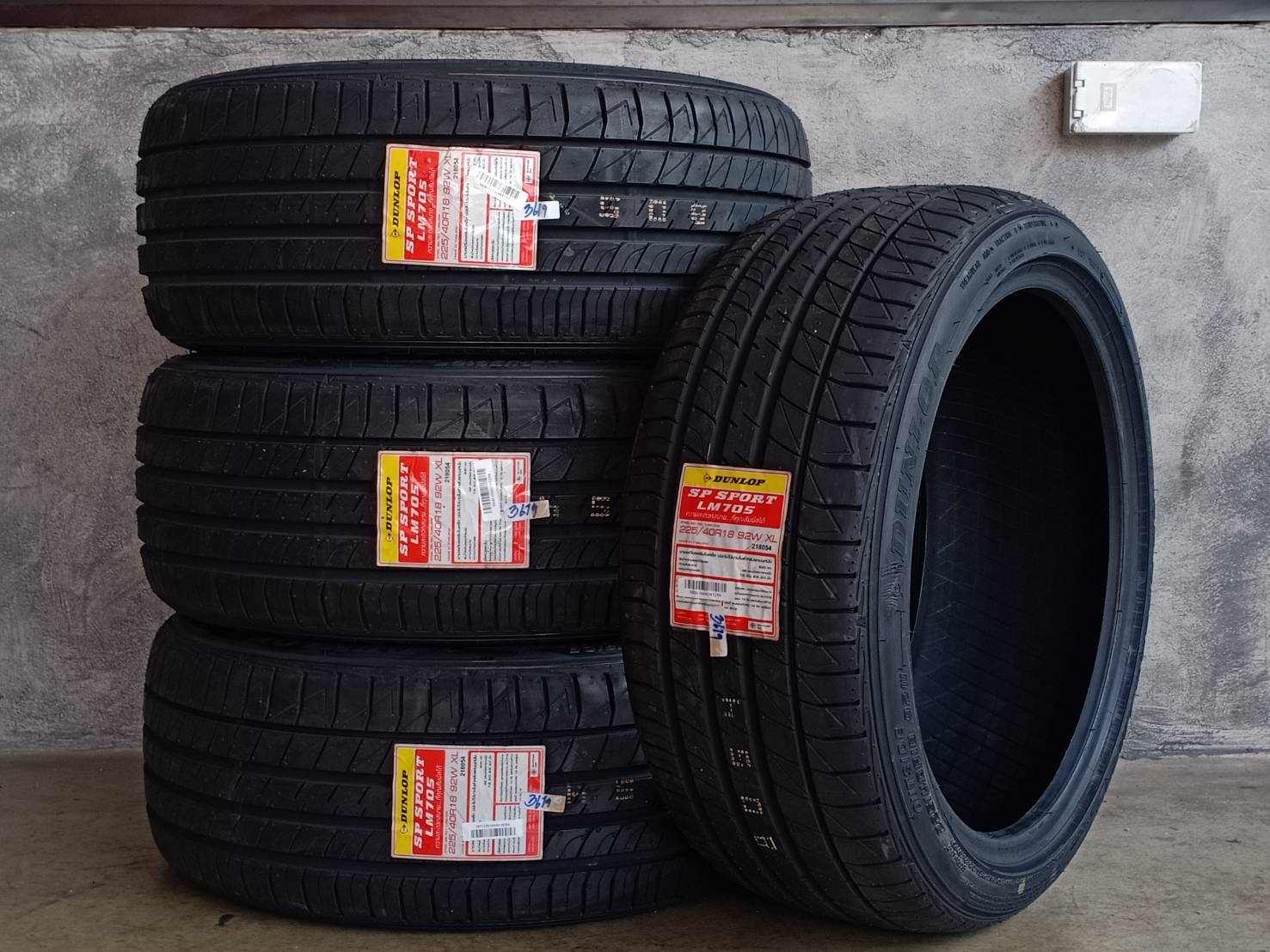 ยาง DUNLOP SP SPORT LM705 225/40R18 ปี19 สัปดาปรายปี
