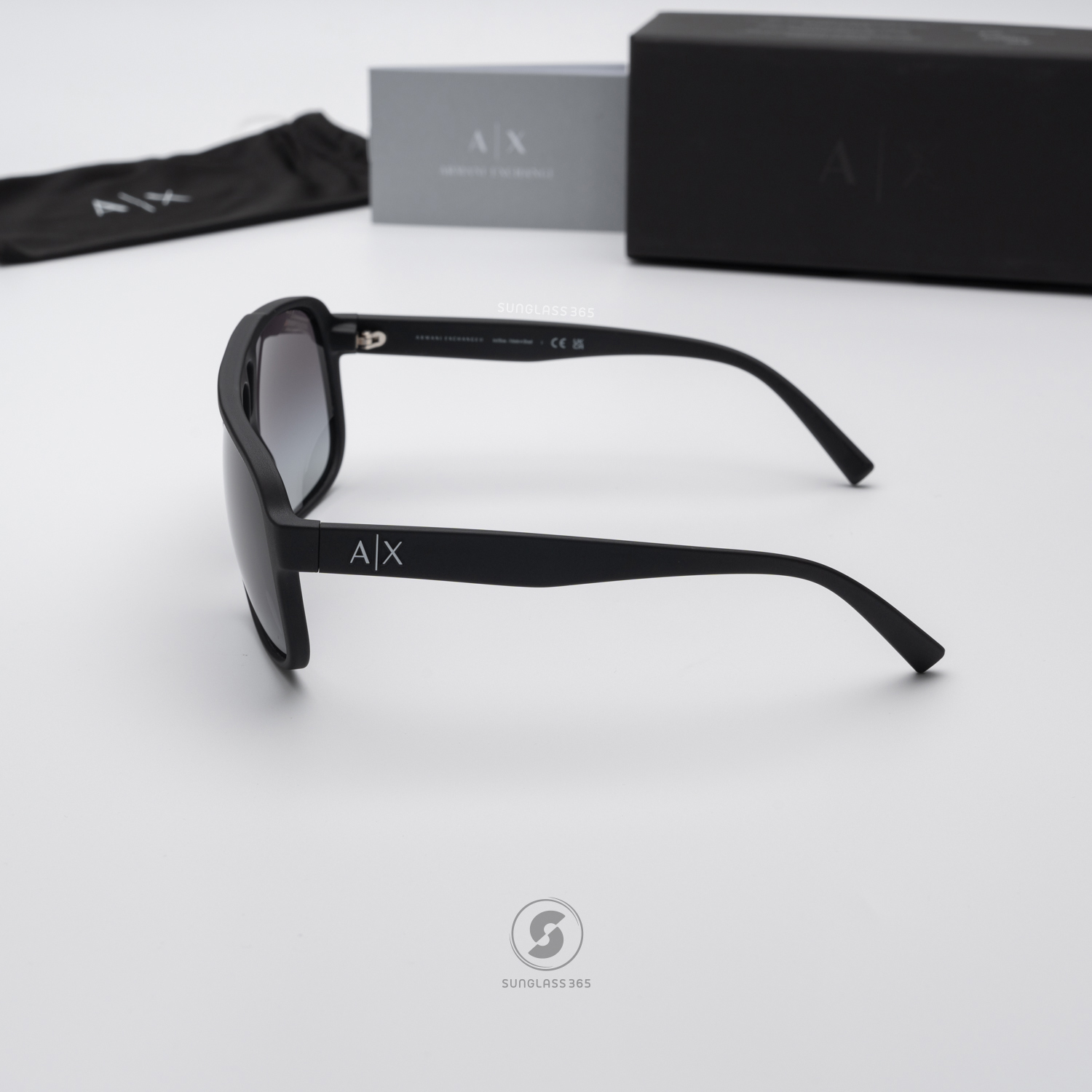 แว่นกันแดด Armani Exchange 0AX4104S 80788G