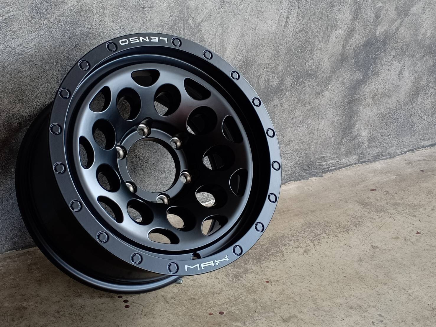 MAX-9 16X8.5 6X139.7 +00 106 MKW