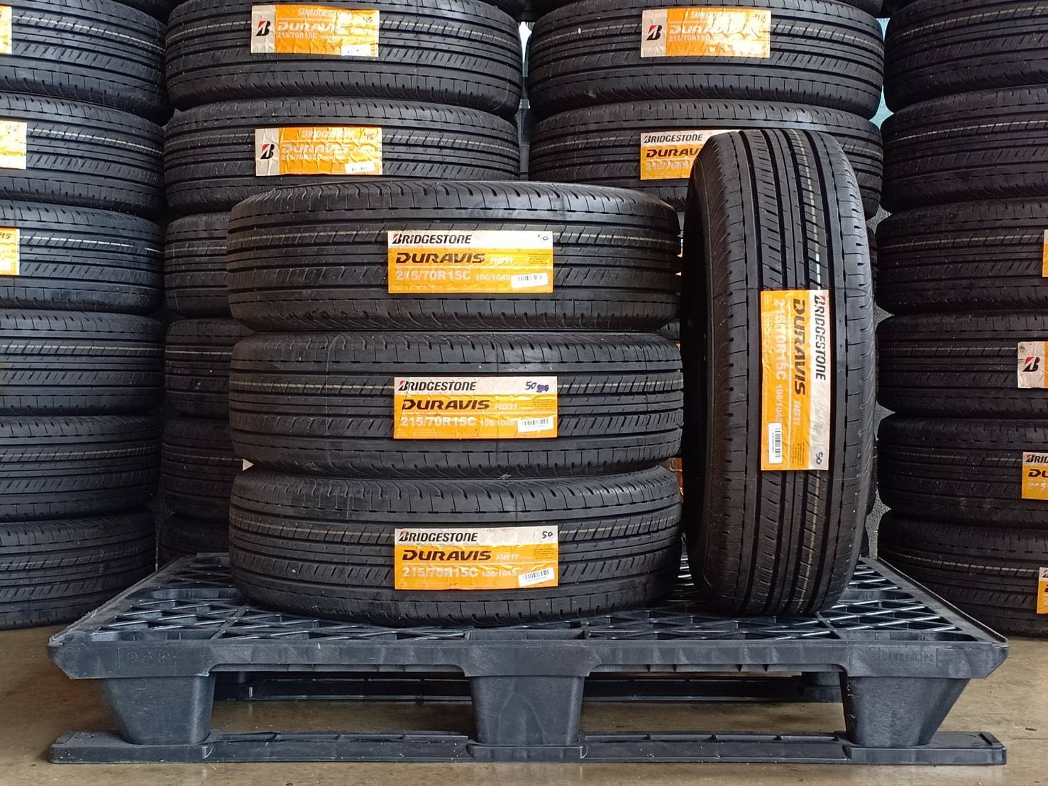 BRIDGESTONE 215/70R15 DURAVIS R611 106/104S MADE IN THAILAND