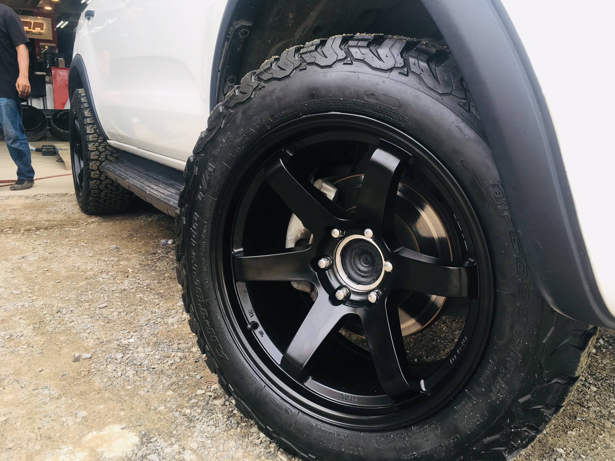 TE37ขอบ20 ใส่ FORD EVERST