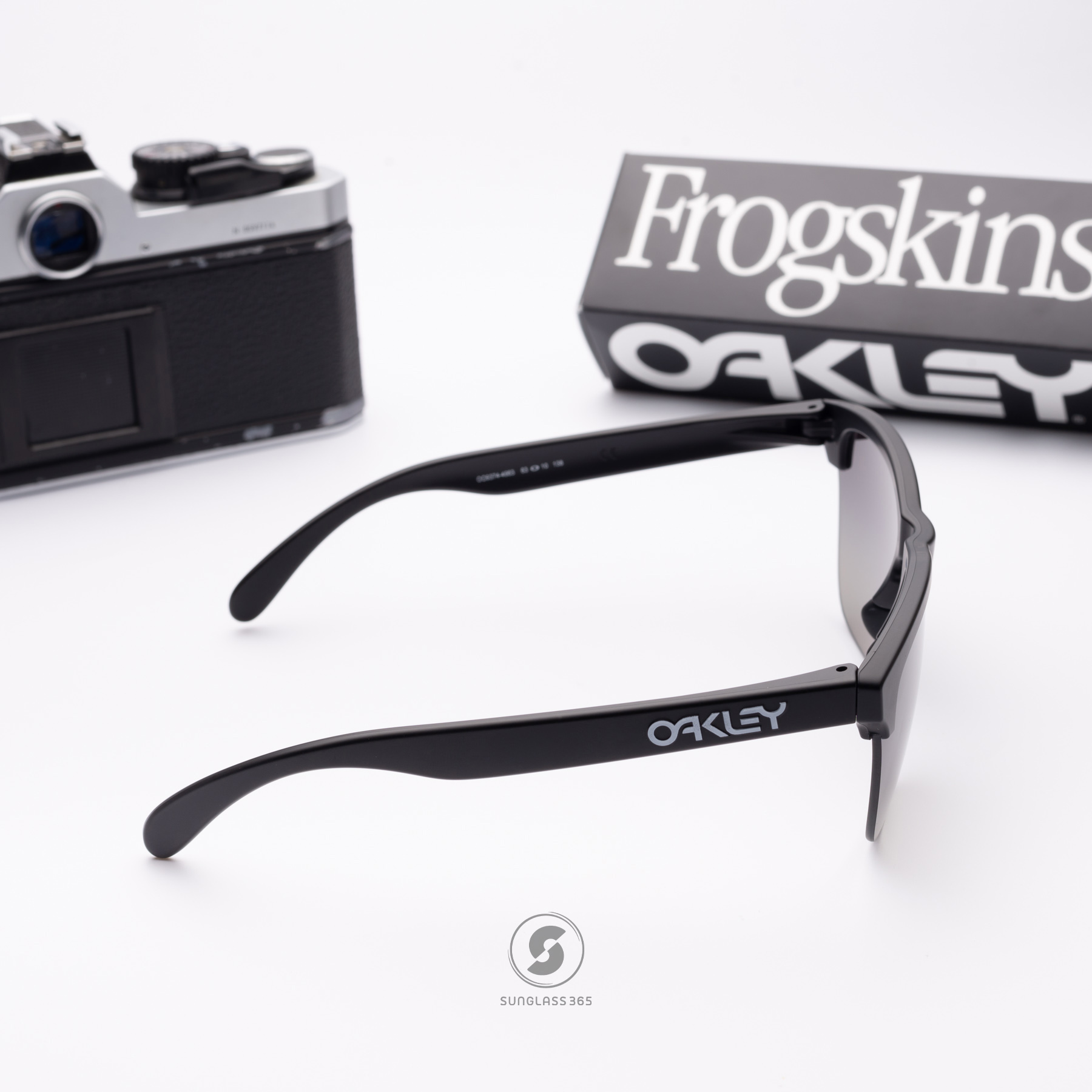 OAKLEY OO9374-49 Frogskins Lite Prizm Black