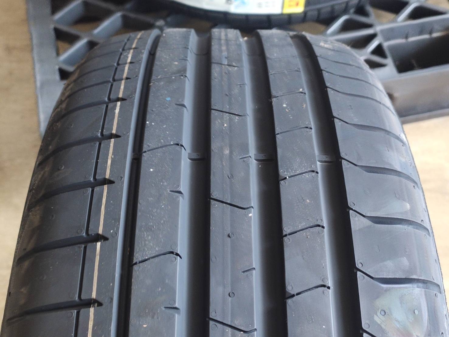 PIRELLI 225/40R19 93Y XL PZERO PZ4 RUNFLAT MOE