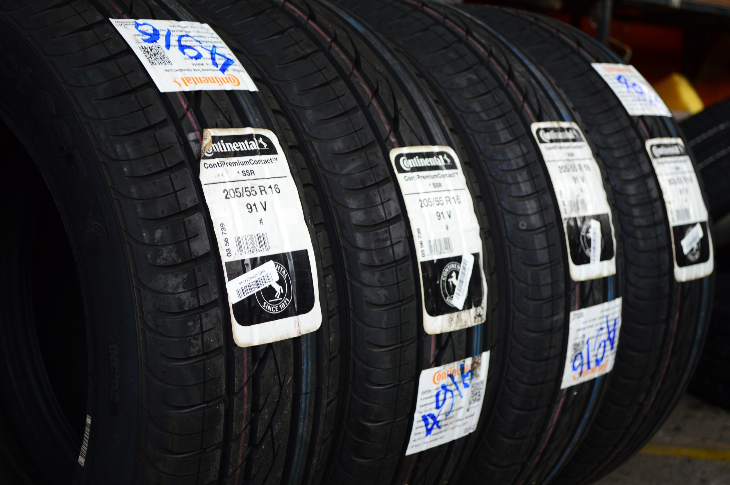 CONTINENTAL CONTACT SSR 205/55-16 เส้น 3500 ปกติ 7800 ปี16