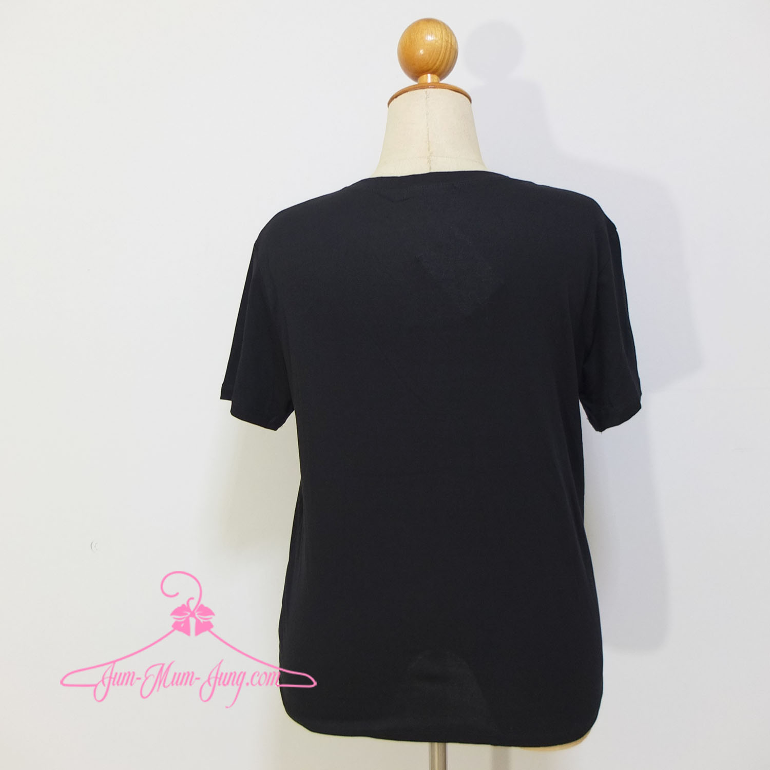 *อก48-50นิ้ว*เสื้อคนอ้วนผ้ายืดยูนิโคล่สีดำสกรีนลายสายฟ้าตอกมุกช่วงคอ เนื้อผ้ายืดได้เยอะ สวยเก๋น่ารักมากๆค่ะ