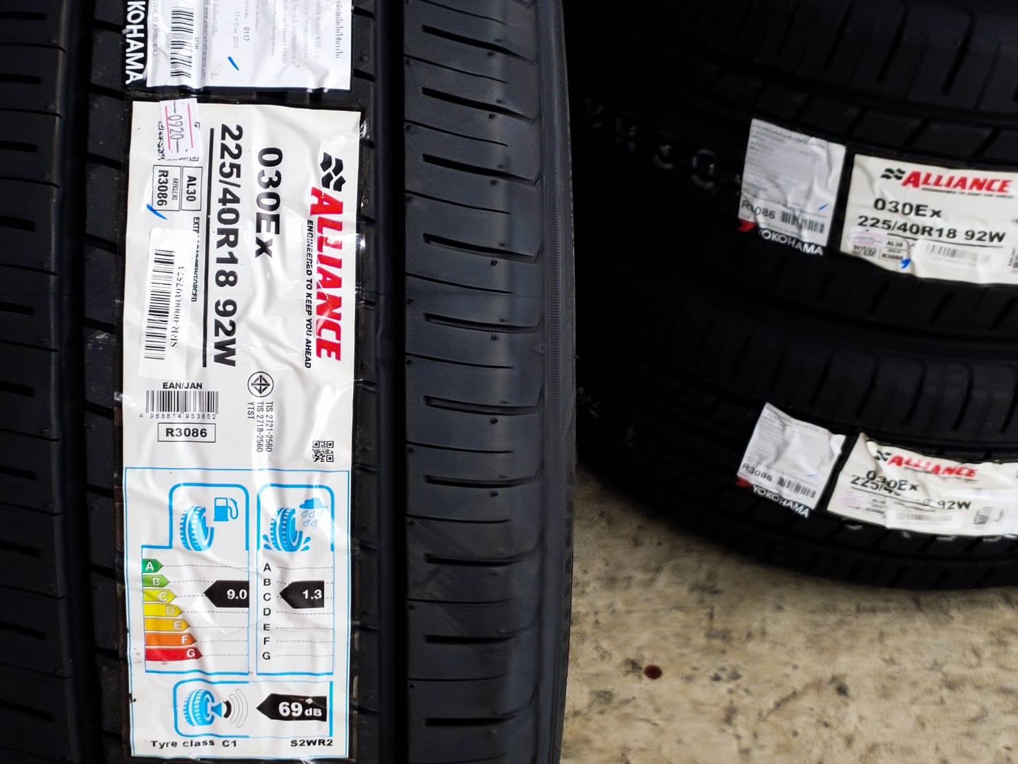 YOKOHAMA ALLIANCE 030EX 225/40R18