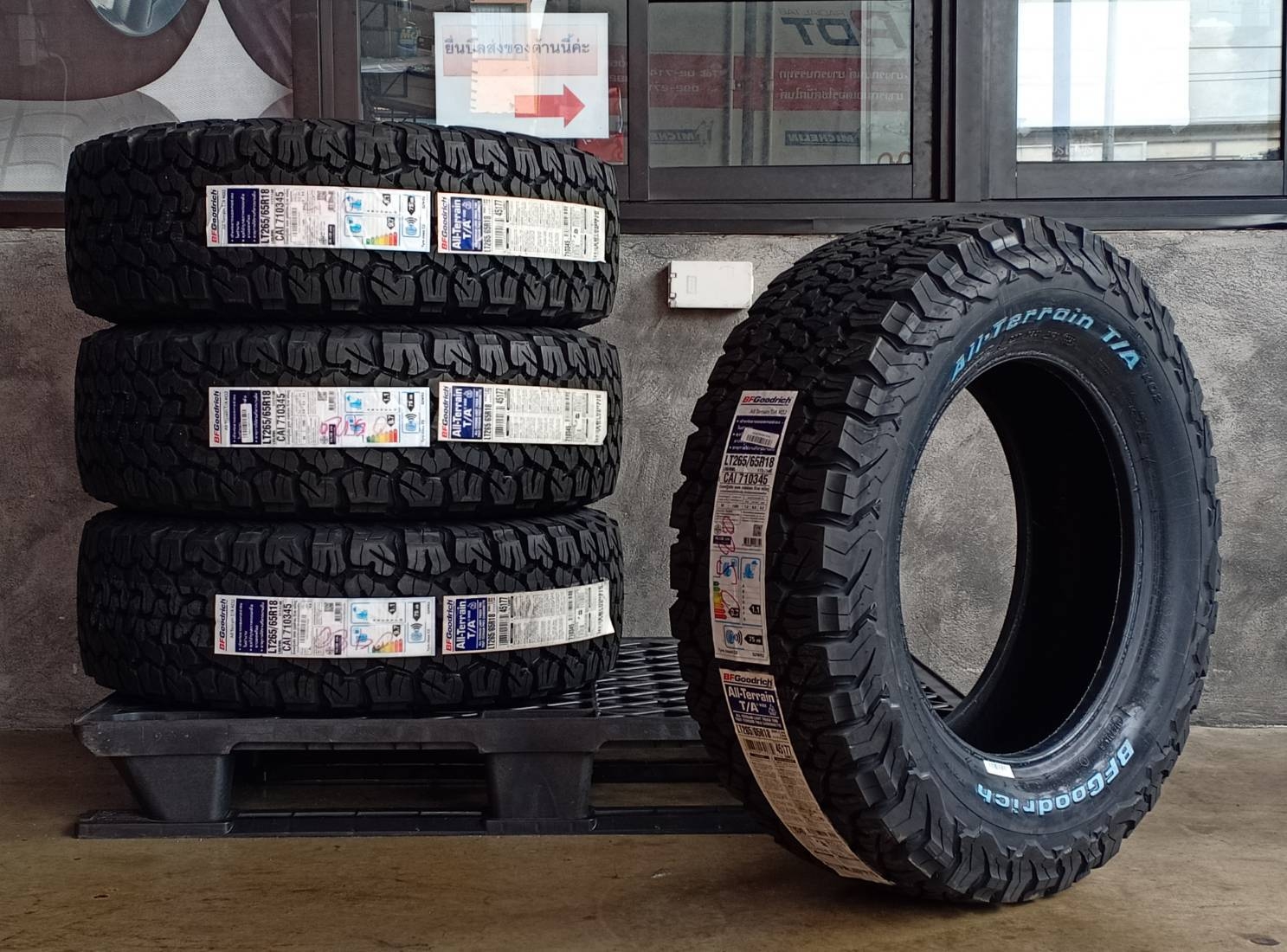 BF-GOODRICH 265/65R18 ALL TERRAIN T/A KO2 117/114R 8PR (ตัวหนังสือขาว) MADE IN U.S.A..