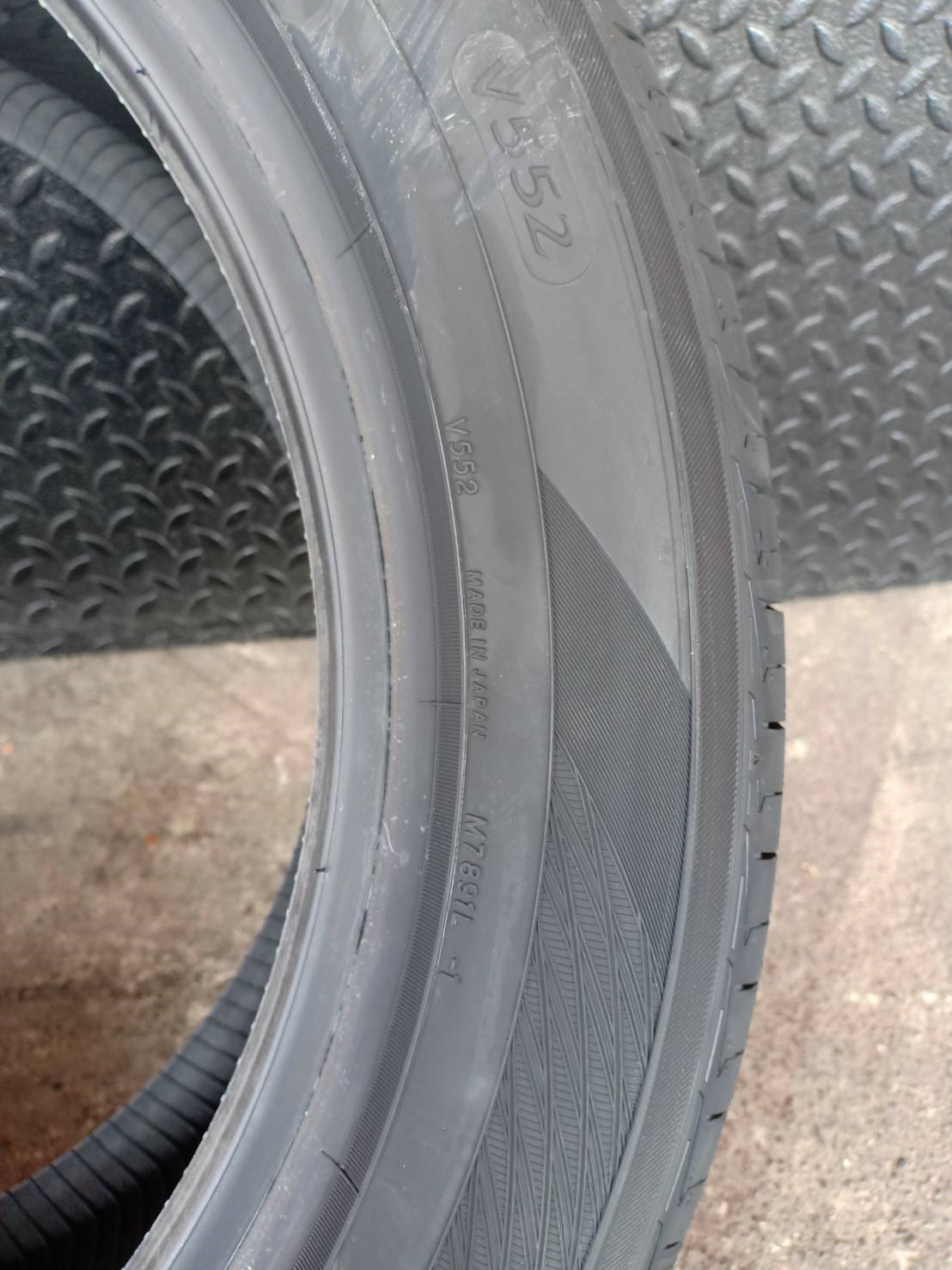 ยางเข้ามาใหม่ YOKOHAMA V552 225/50-17 ราคาพิเศษ