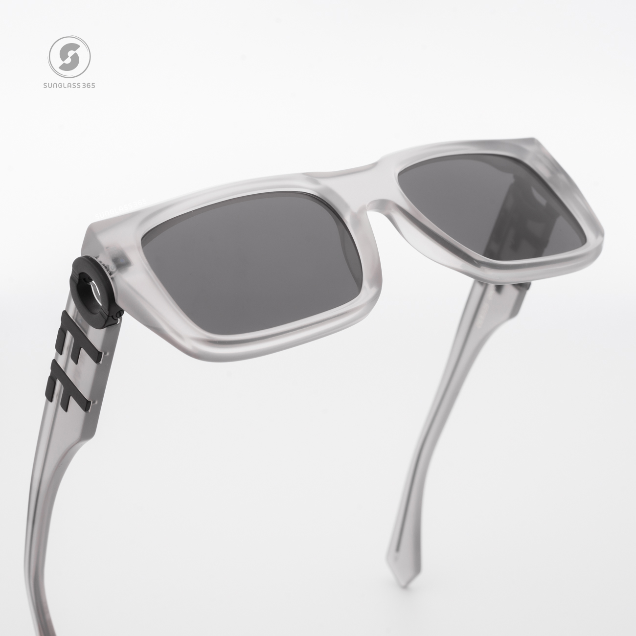 แว่นกันแดด Off-White OERI125 0907