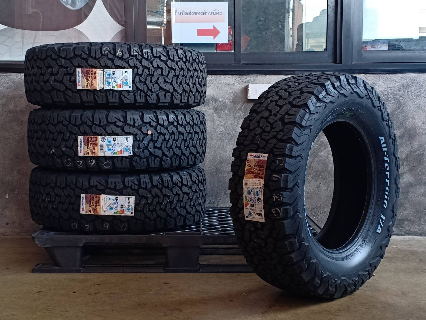 BF-GOODRICH 265/65R18 ALL TERRAIN T/A KO2 117/114R 8PR (ตัวหนังสือขาว) MADE IN U.S.A