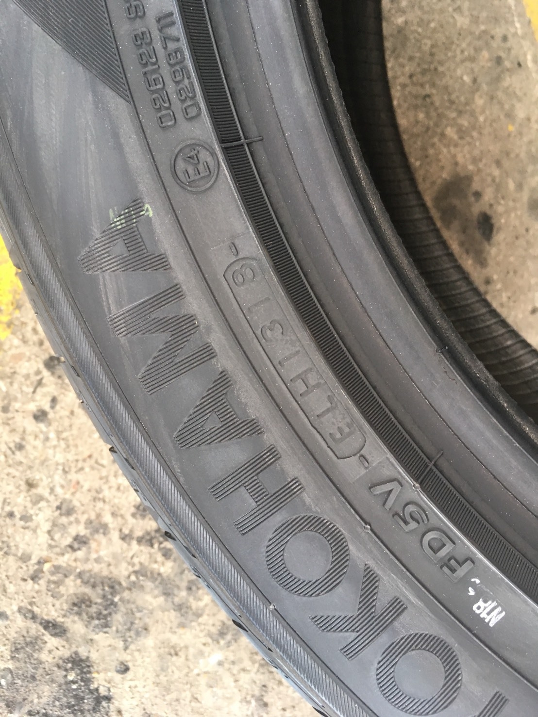 YOKOHAMA ADVAN DB V552 235-50-18 เส้น 6800 ปี18 ปกติ 8500