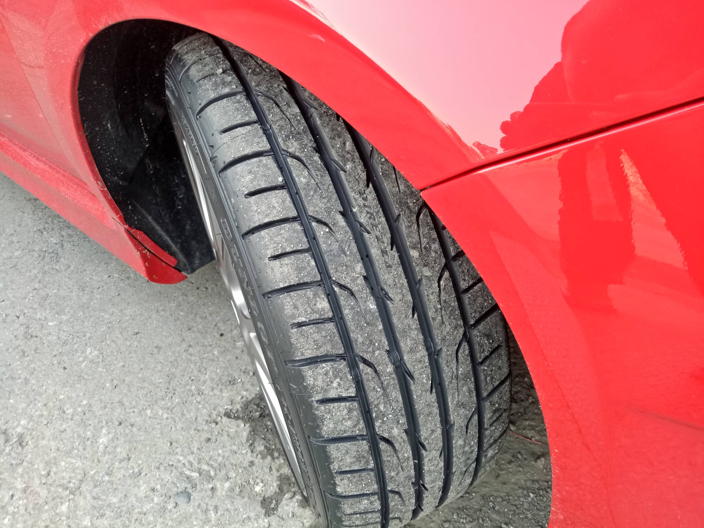 ยางใหม่ DUNLOP DZ102 205/40-17 เส้น 3250 ปกติ 4000 บาท