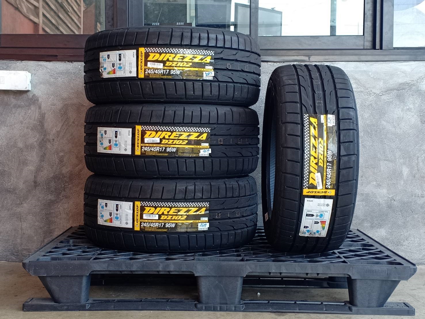 DUNLOP DIREZZA DZ102 245/45R17 95W THAILAND