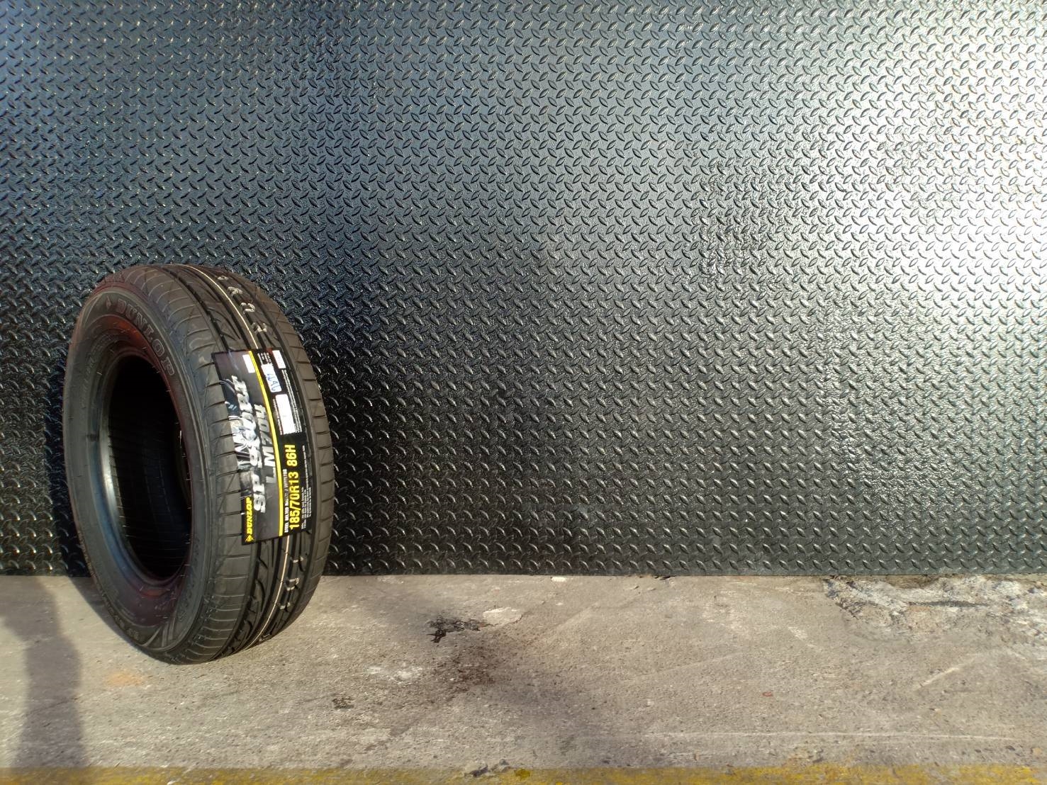 #แนะนำยางรถ #ขอบ13 #ราคาสุดคุ้ม #รถเก๋งเล็ก DUNLOP SP SPORT LM704 Size:185/70R13 ปี19 (MADE IN THAILAND)