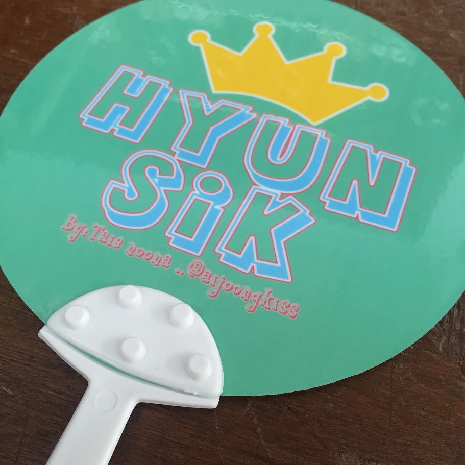 พัด Fan รับผลิตพัดพลาสติก พัดโบก พัดวงกลม สกรีนโลโก้ 4สีออฟเซต