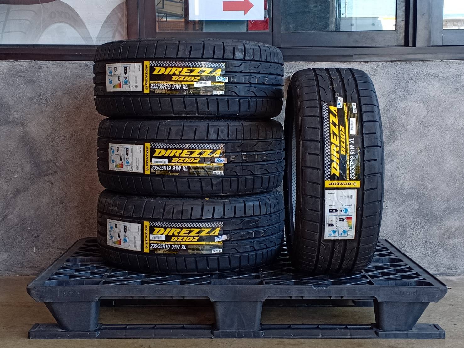 DUNLOP DZ102 235/35-19 ราคาพิเศษ