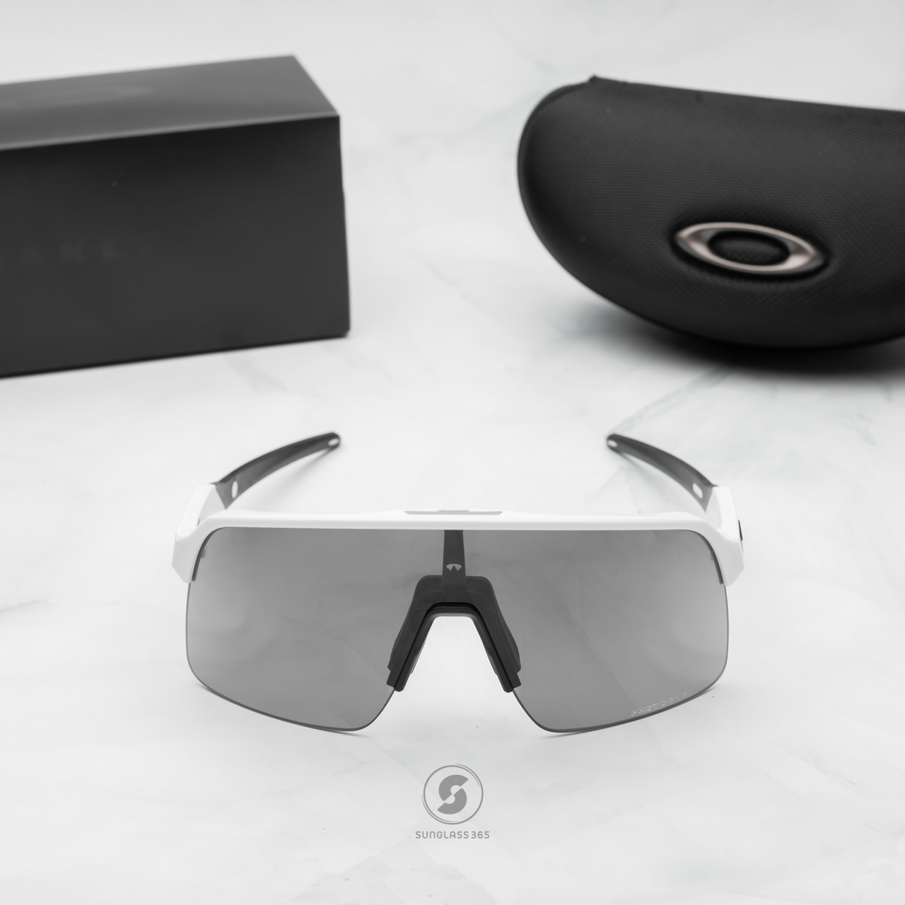 OAKLEY OO9463A-19 Sutro Lite(A) Matte White Clear Photochromic