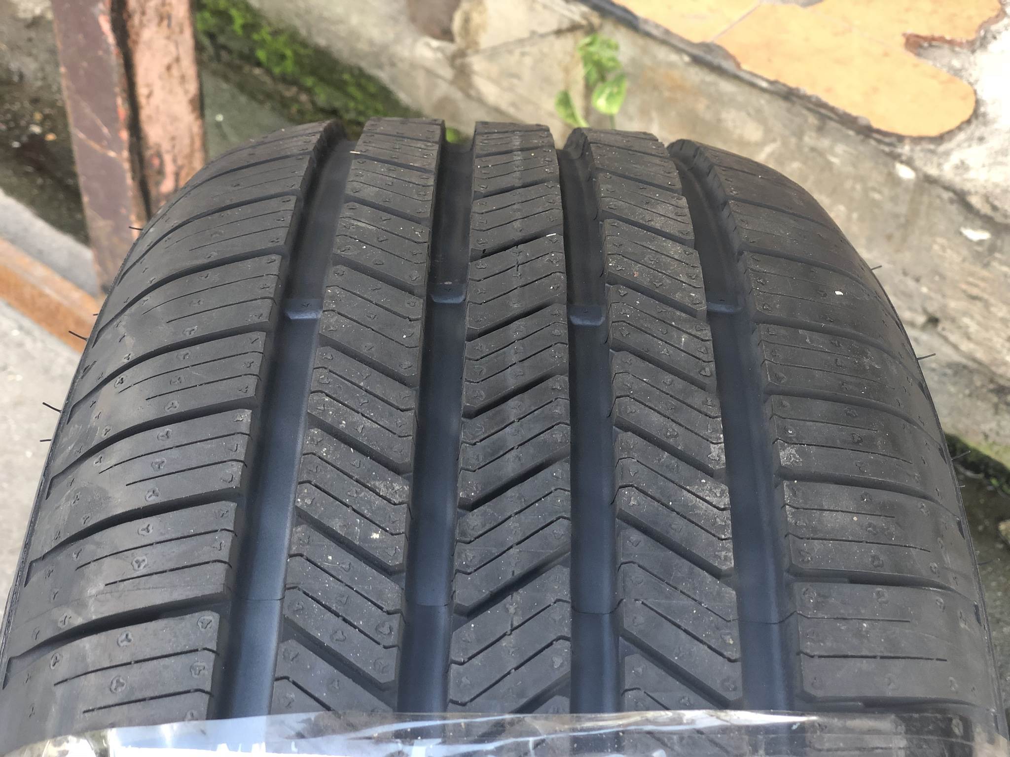 GOODYEAR EAGLE TOURING X 235/45-18 เส้น 2900 ปกติ 5500 ปี17