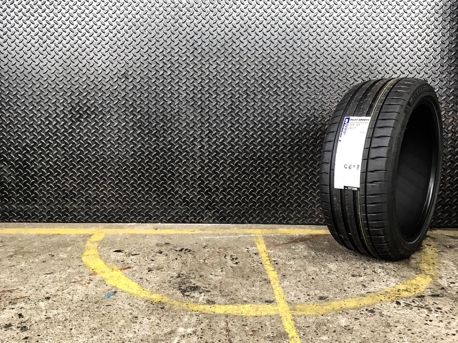 MICHELIN PILOTSPORT4 205-45-17 เส้น 4900 ปี18 ปกติ 5500