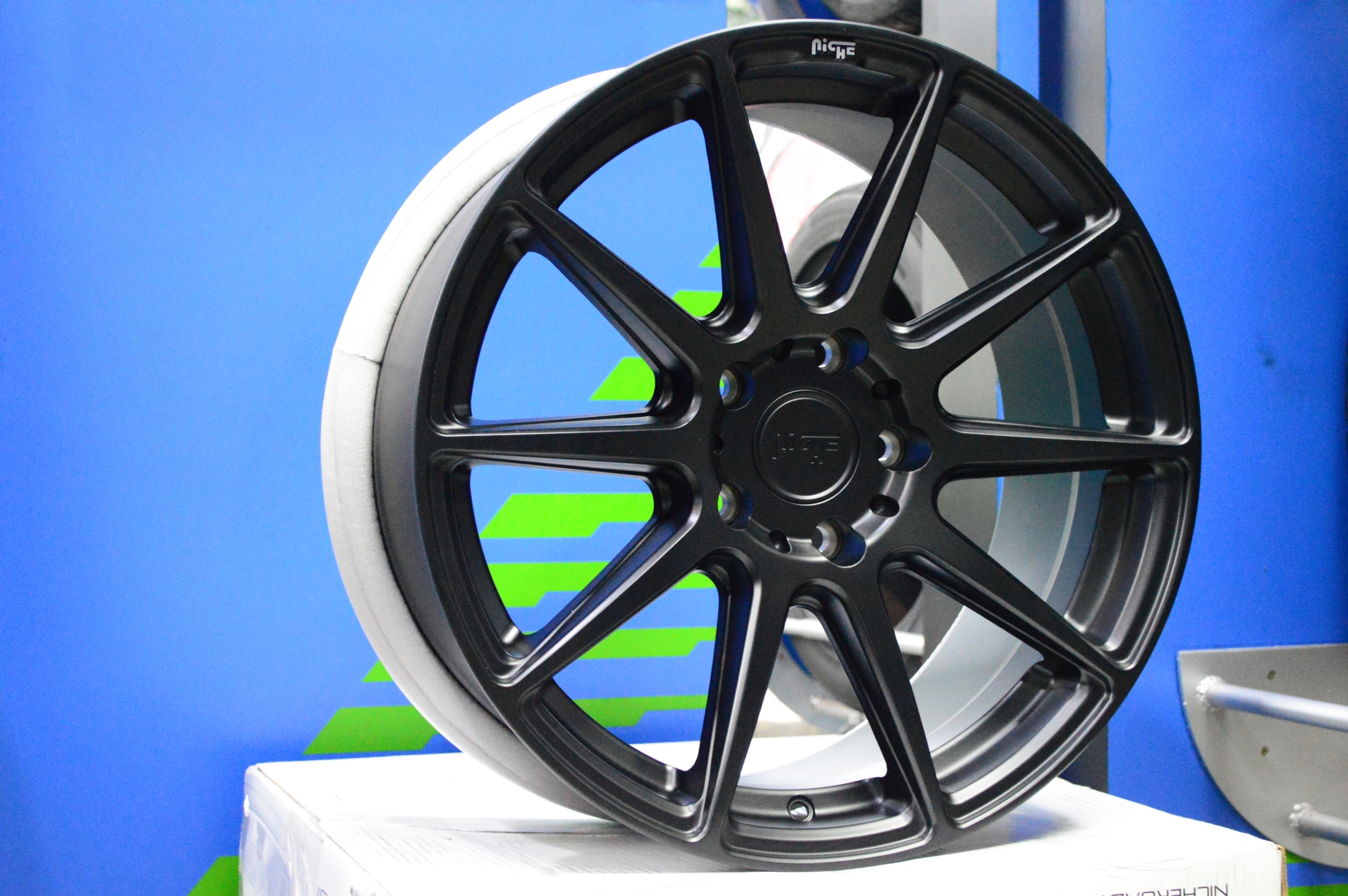 NICHE ESSEN ขอบ18นิ้ว วงละ 9,500.-