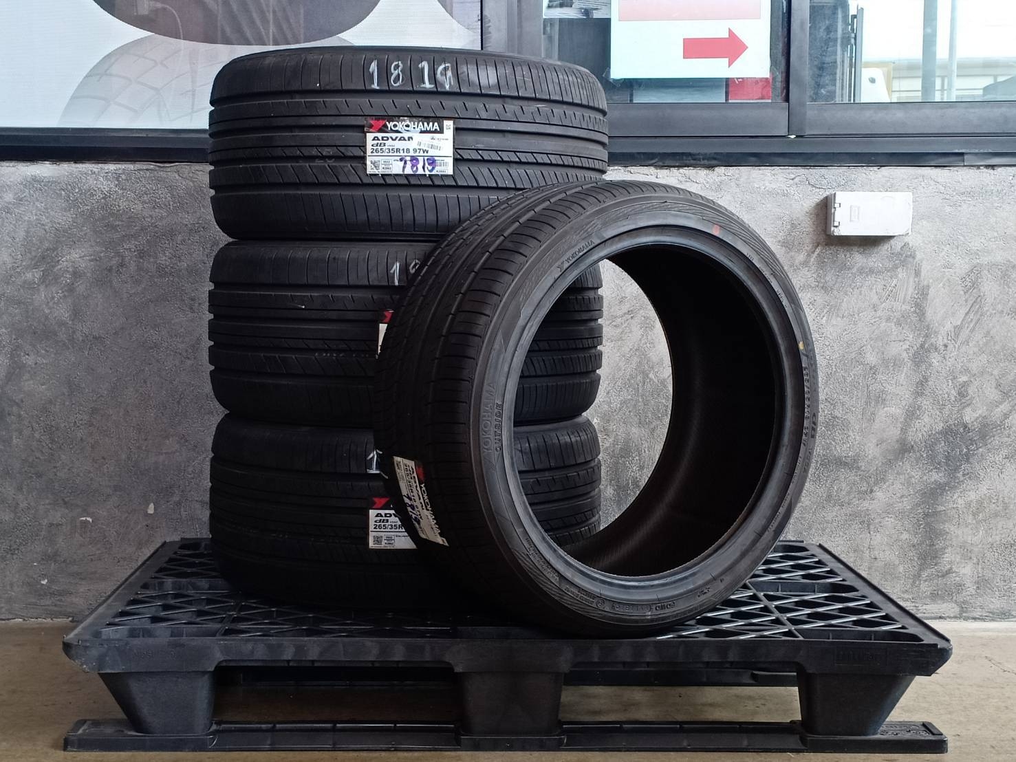 YOKOHAMA 265/35R18 ADVAN dB V552 97W MADE IN JAPAN