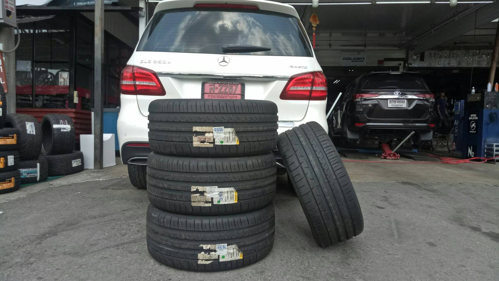 DUNLOP SPORT MAXX050+ 295/40-21 ราคาพิเศษ