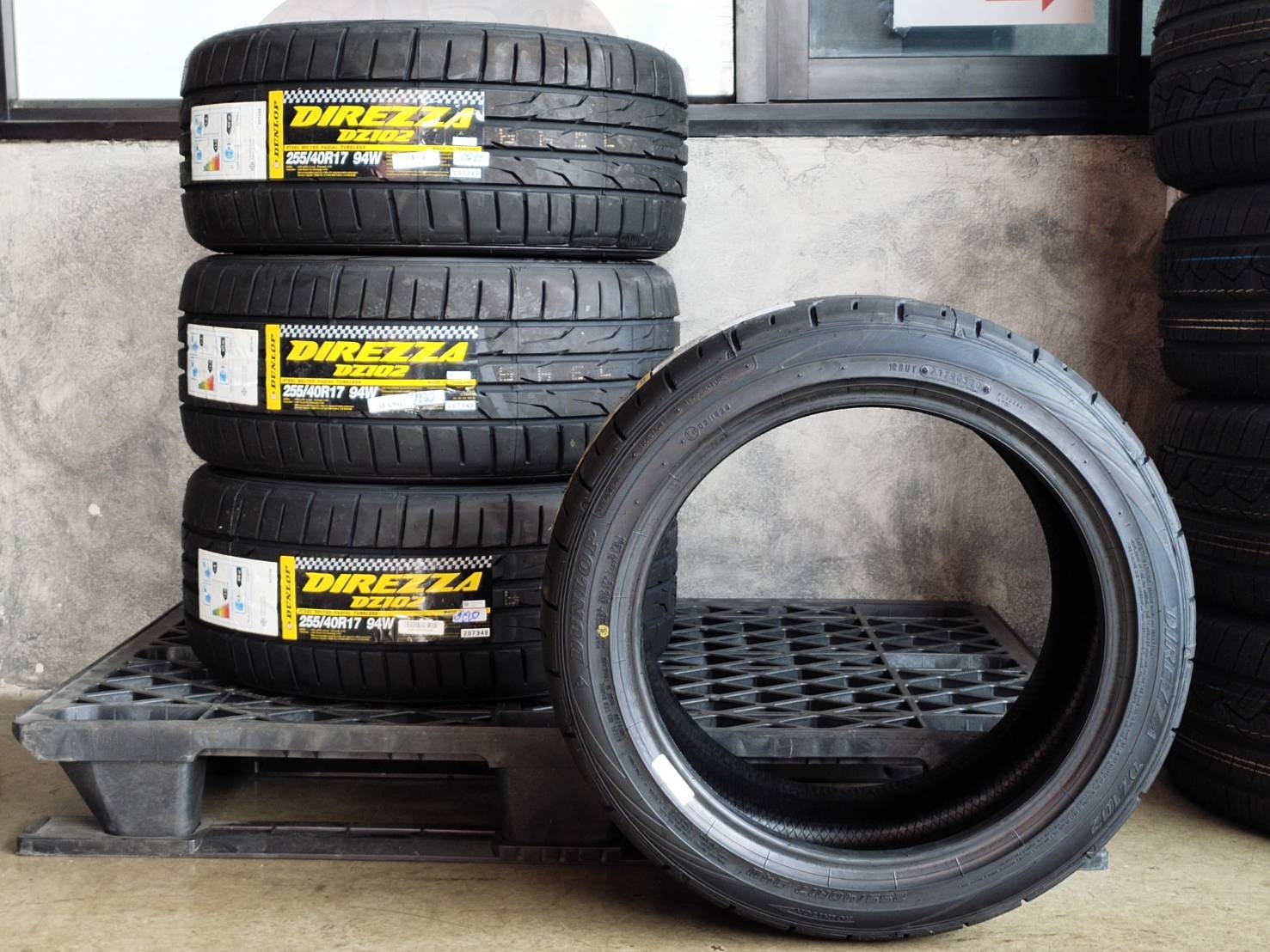 DUNLOP DIREZZA DZ102 255/40R17 94W THAILAND