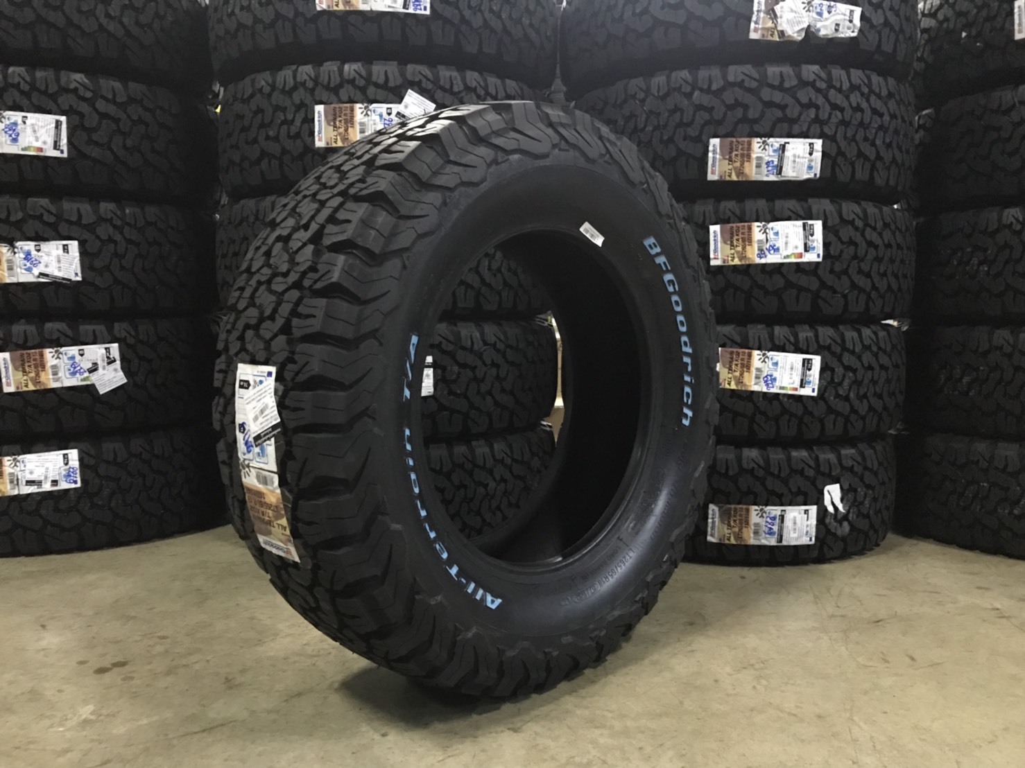 BF GOODRICH KO2 265/65-18 ปี19 ยางขอบขาว ราคาพิเศษ