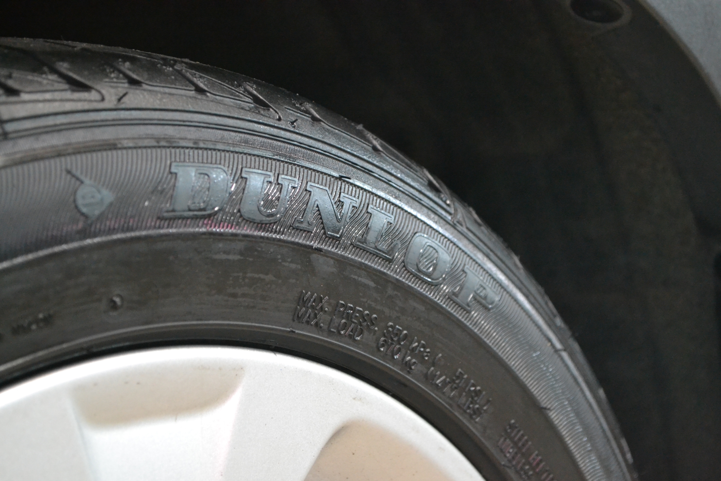 ยางใหม่ DUNLOP LM704 225/50-17 โปรโมชั่น ซื้อ2แถม2