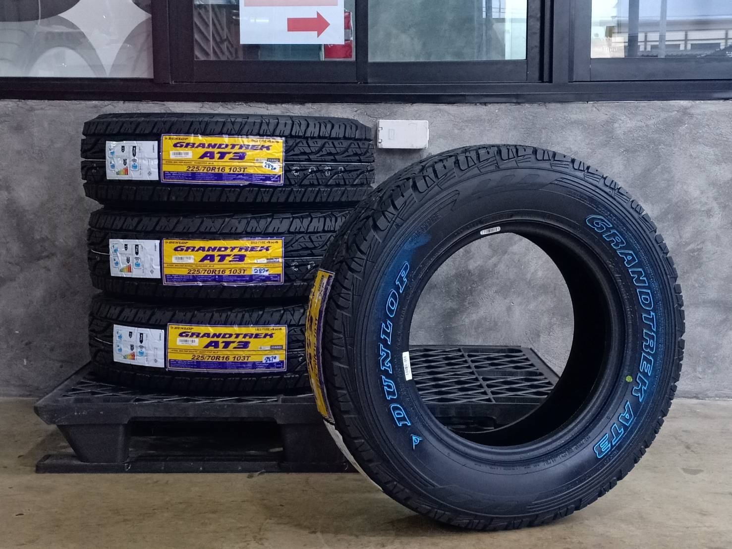 DUNLOP GRANDTREK AT3 225/70R16 ปี20 ตัวหนังสือขาว