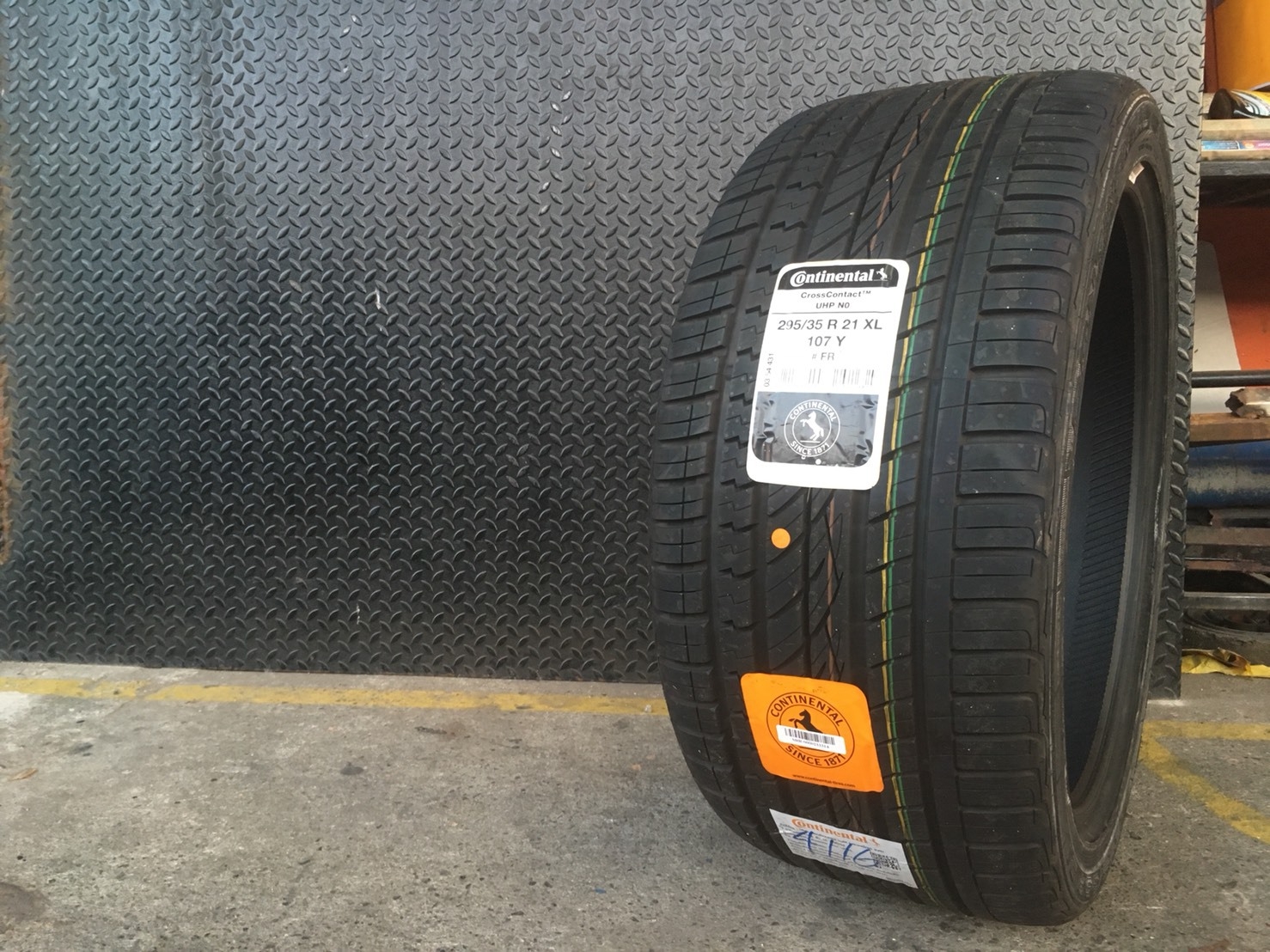 CONTINENTAL CROSS CONTACT UHP 295/35-21 ลดราคาเท่าตัว